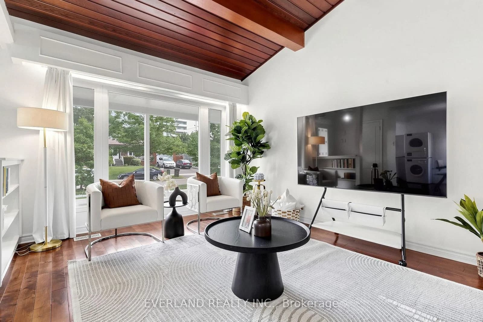 Six Nations Avenue in Toronto · Woburn — photo 2
