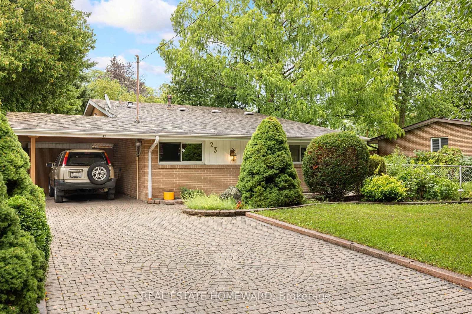 Norbury Crescent in Toronto · Bendale — photo 2