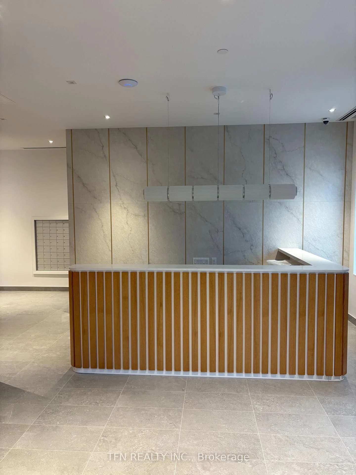 Kingston Road in Toronto · Rouge E11 — photo 3