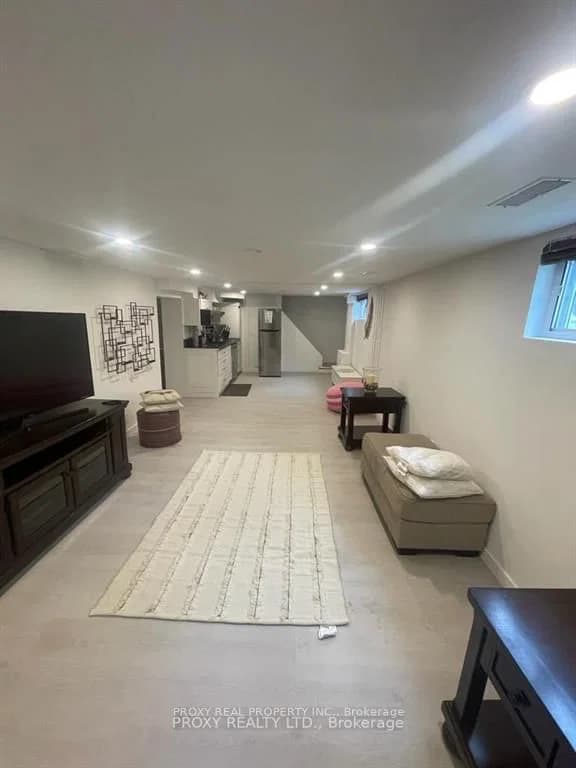 Kelsonia Avenue in Toronto · Cliffcrest — photo 2