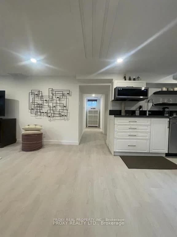 Kelsonia Avenue in Toronto · Cliffcrest — photo 3