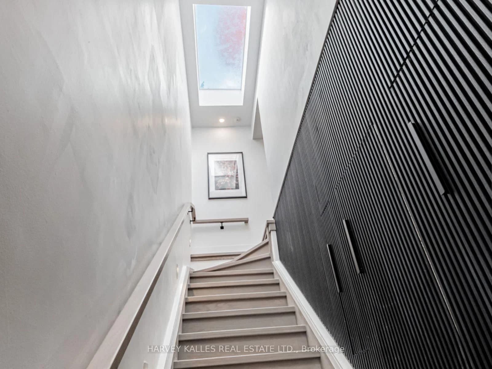 Leslie Garden Lane in Toronto · South Riverdale — photo 2