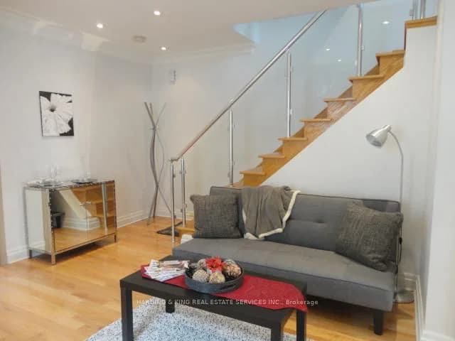 Connaught Avenue 2 in Toronto · Greenwood-Coxwell — photo 3