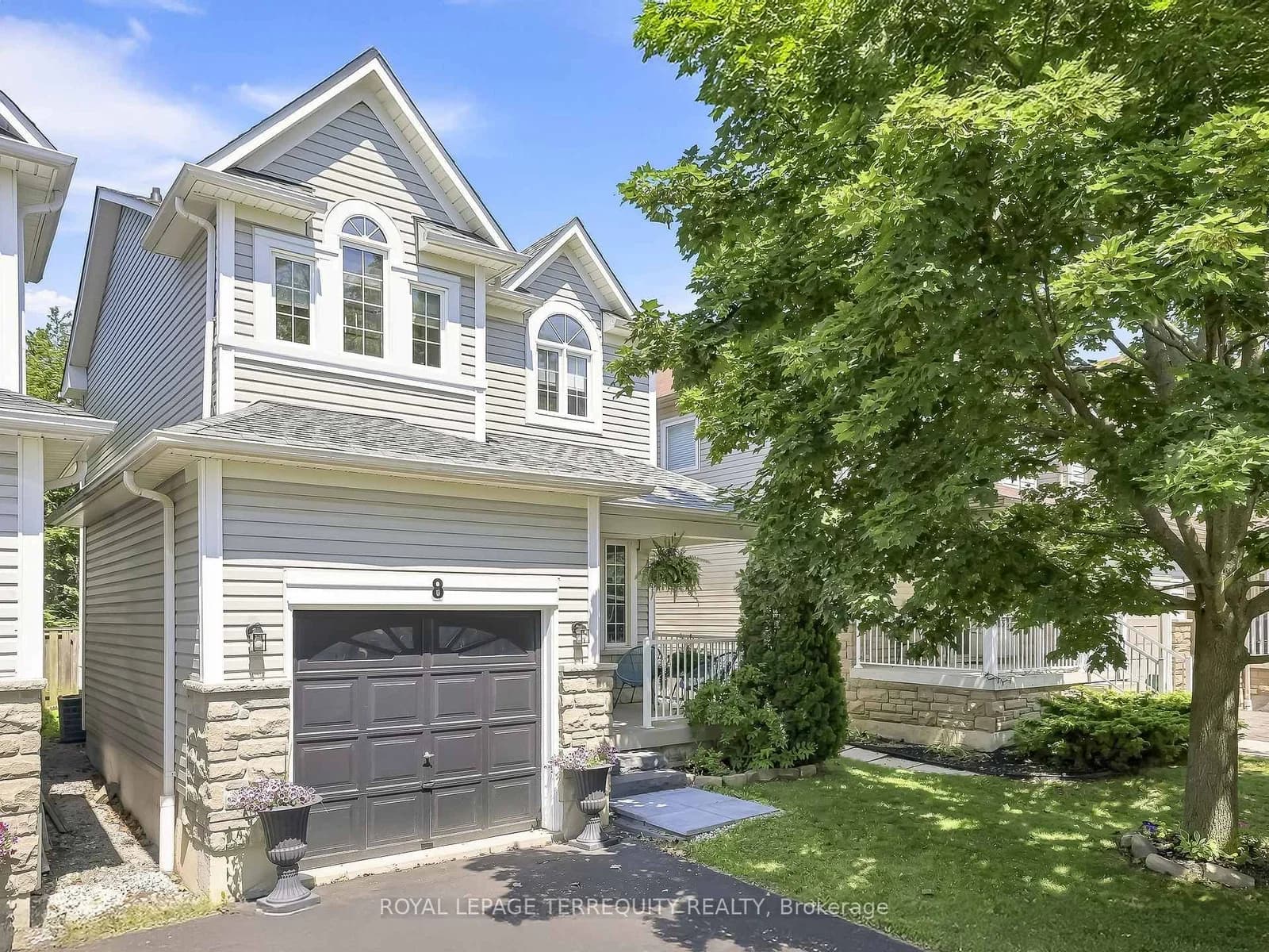 Photo of Sinden Drive in Whitby · Brooklin