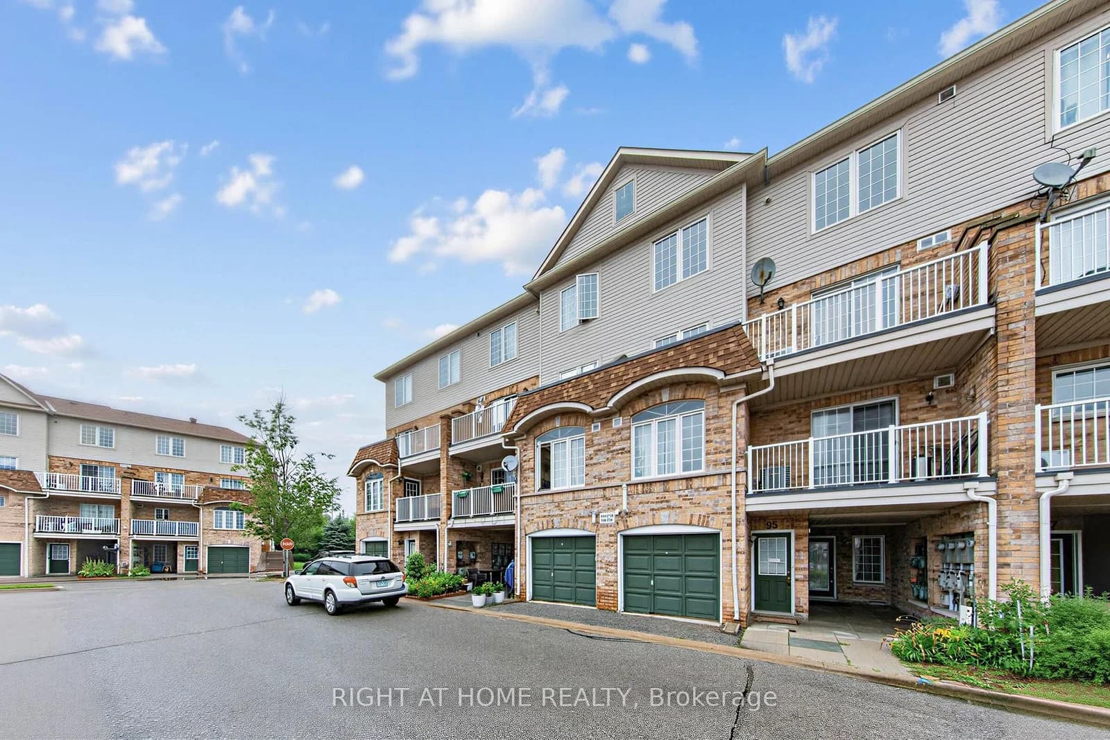 Mclevin Avenue in Toronto · Malvern — photo 2
