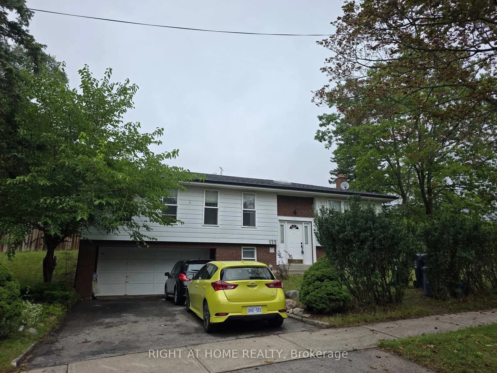 weir Crescent in Toronto · West Hill — photo 2