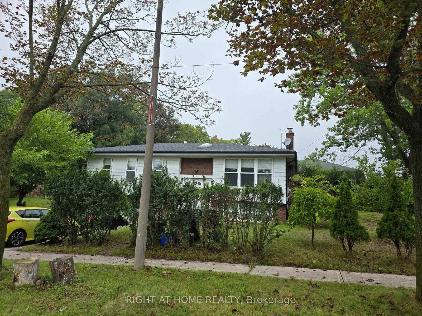 weir Crescent in Toronto · West Hill — photo 3