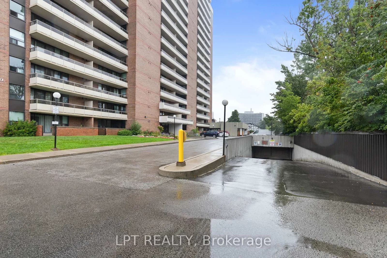 Torrance Road in Toronto · Eglinton East — photo 3