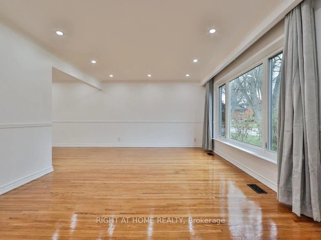 Allister Avenue in Toronto · Cliffcrest — photo 3