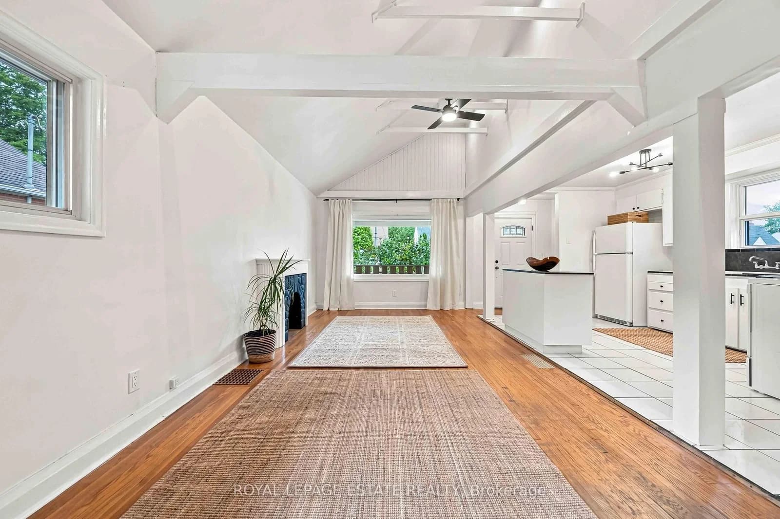 Arden Crescent in Toronto · Clairlea-Birchmount — photo 3