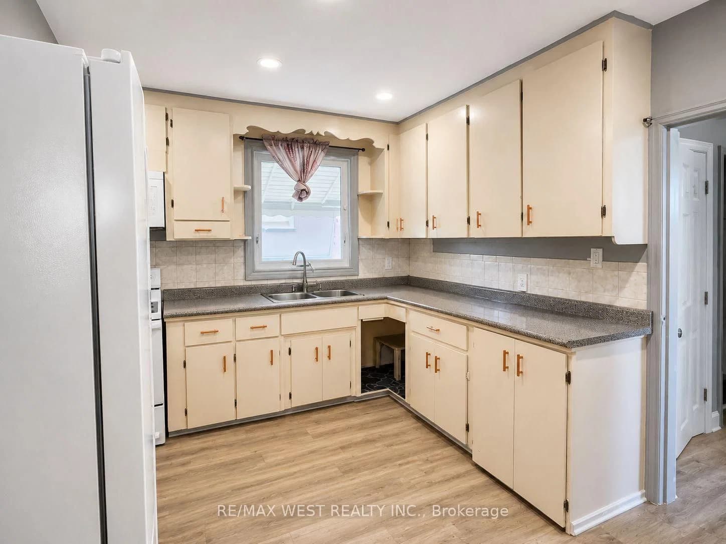 Ritson Road in Oshawa · Lakeview — photo 3
