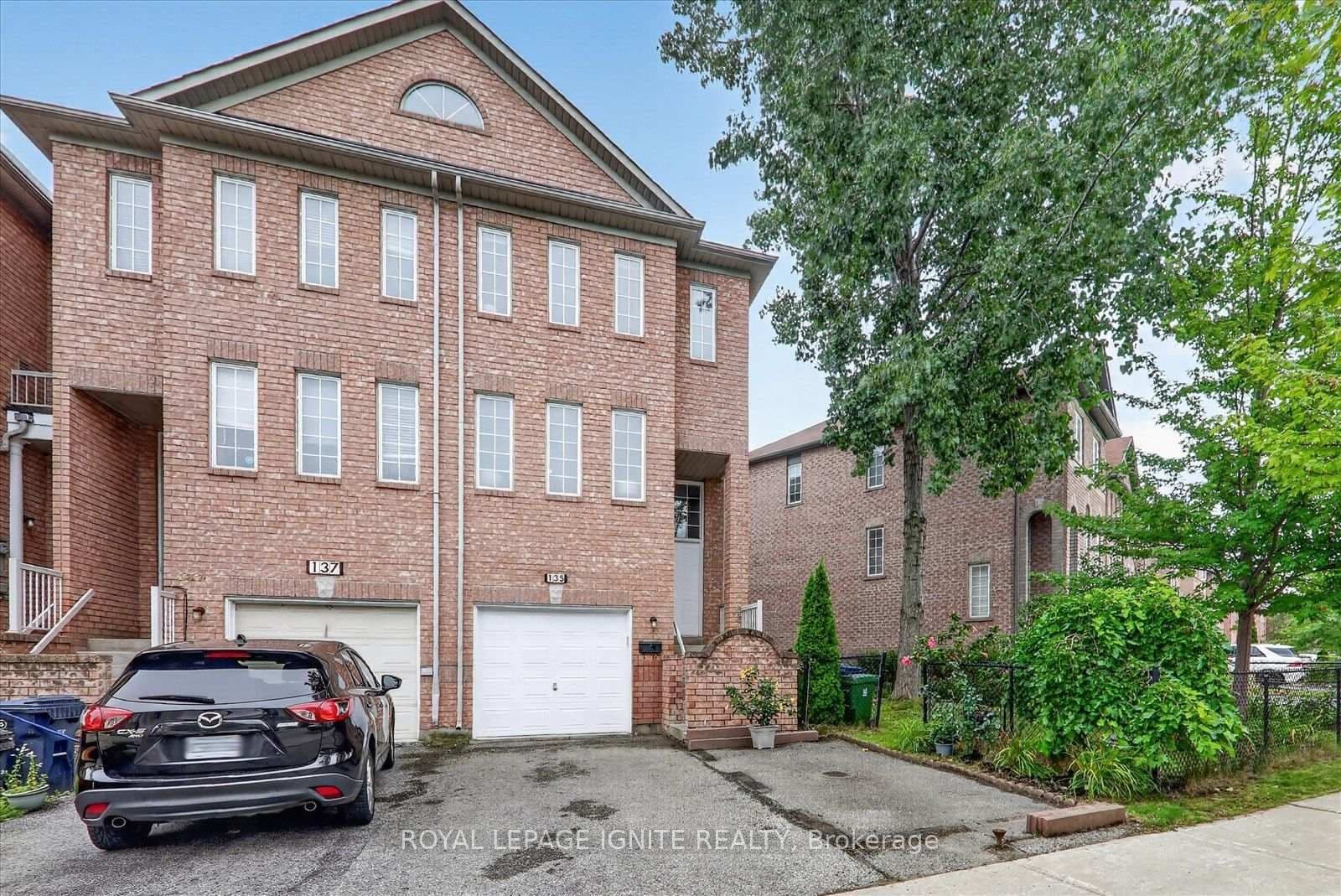 Conn Smythe Drive in Toronto · Scarborough Village — photo 2