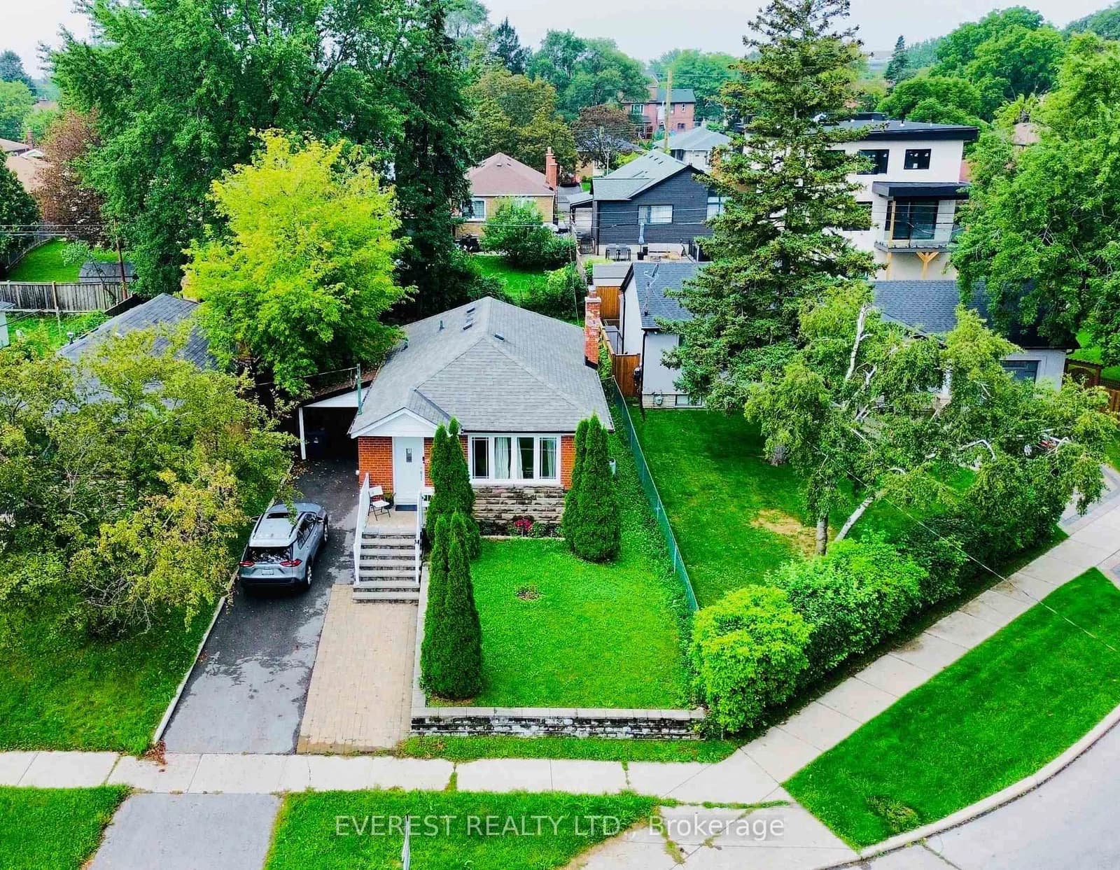 Photo of Portsdown Road in Toronto · Dorset Park
