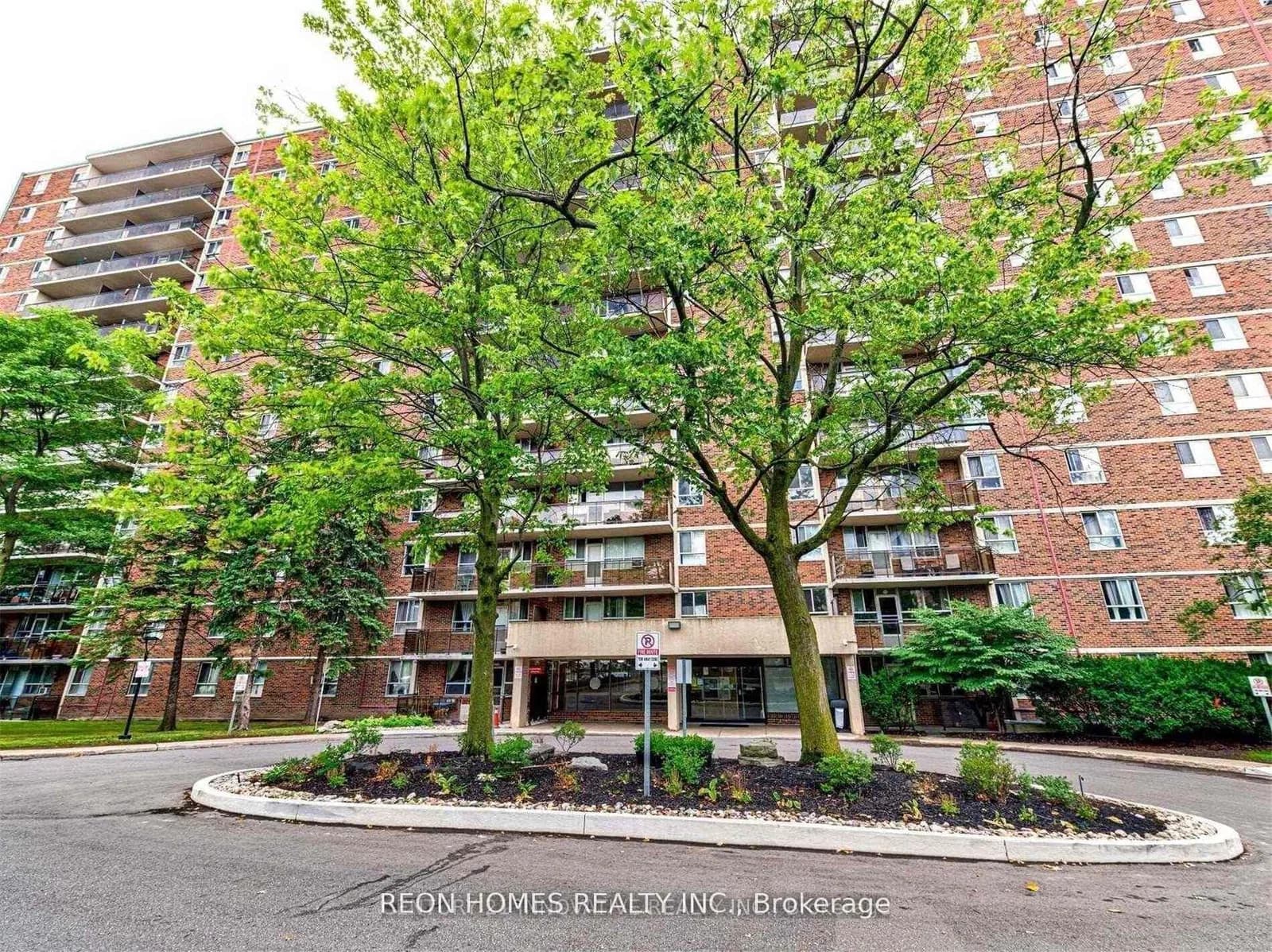 Photo of Kennedy Road in Toronto · Dorset Park