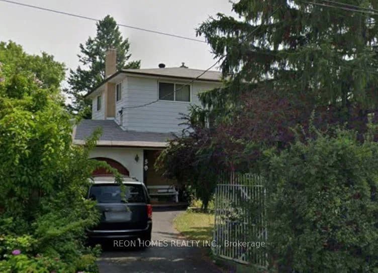 Photo of Scarboro Avenue in Toronto · Highland Creek