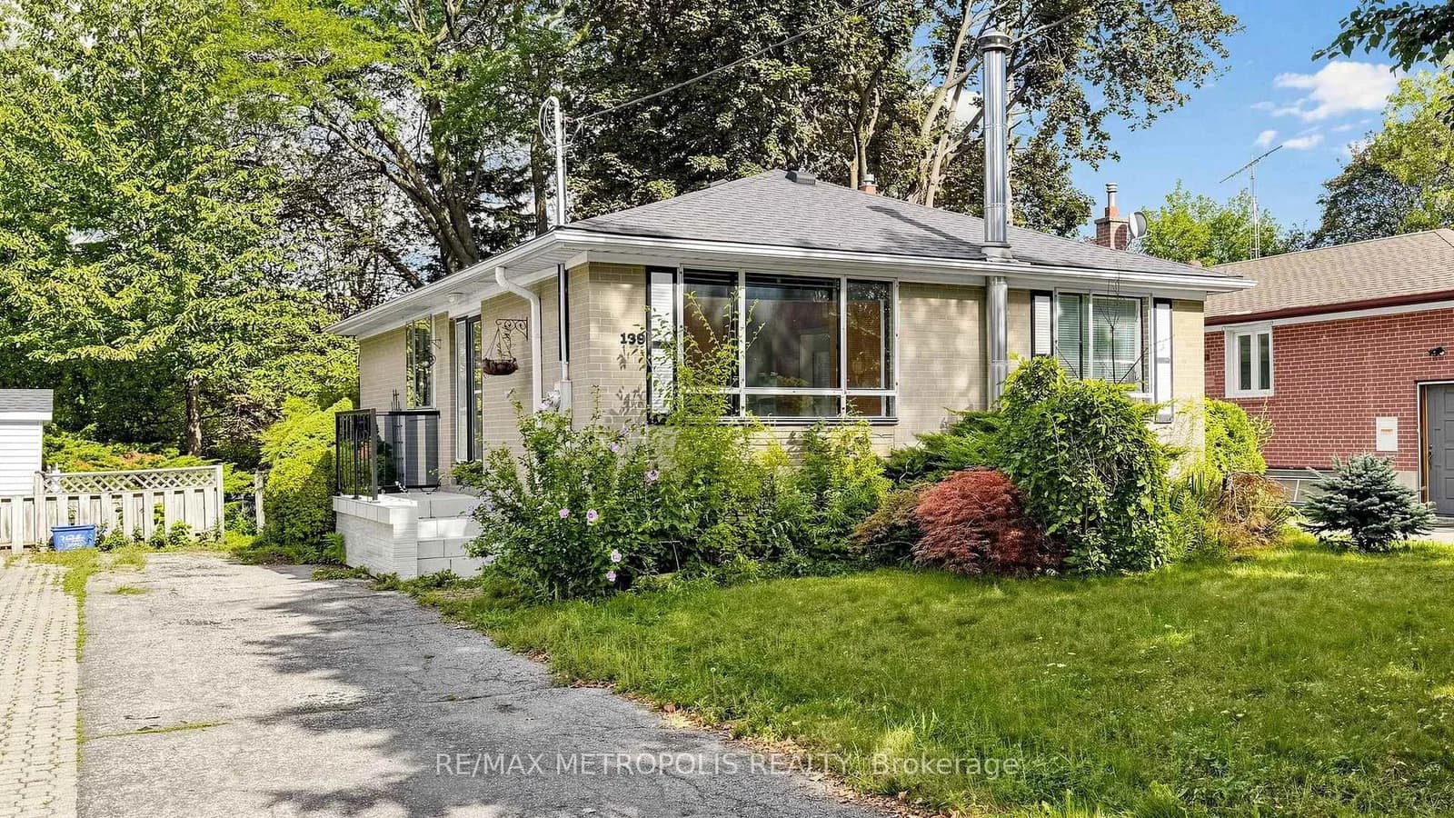 Pandora Circle in Toronto · Woburn — photo 3