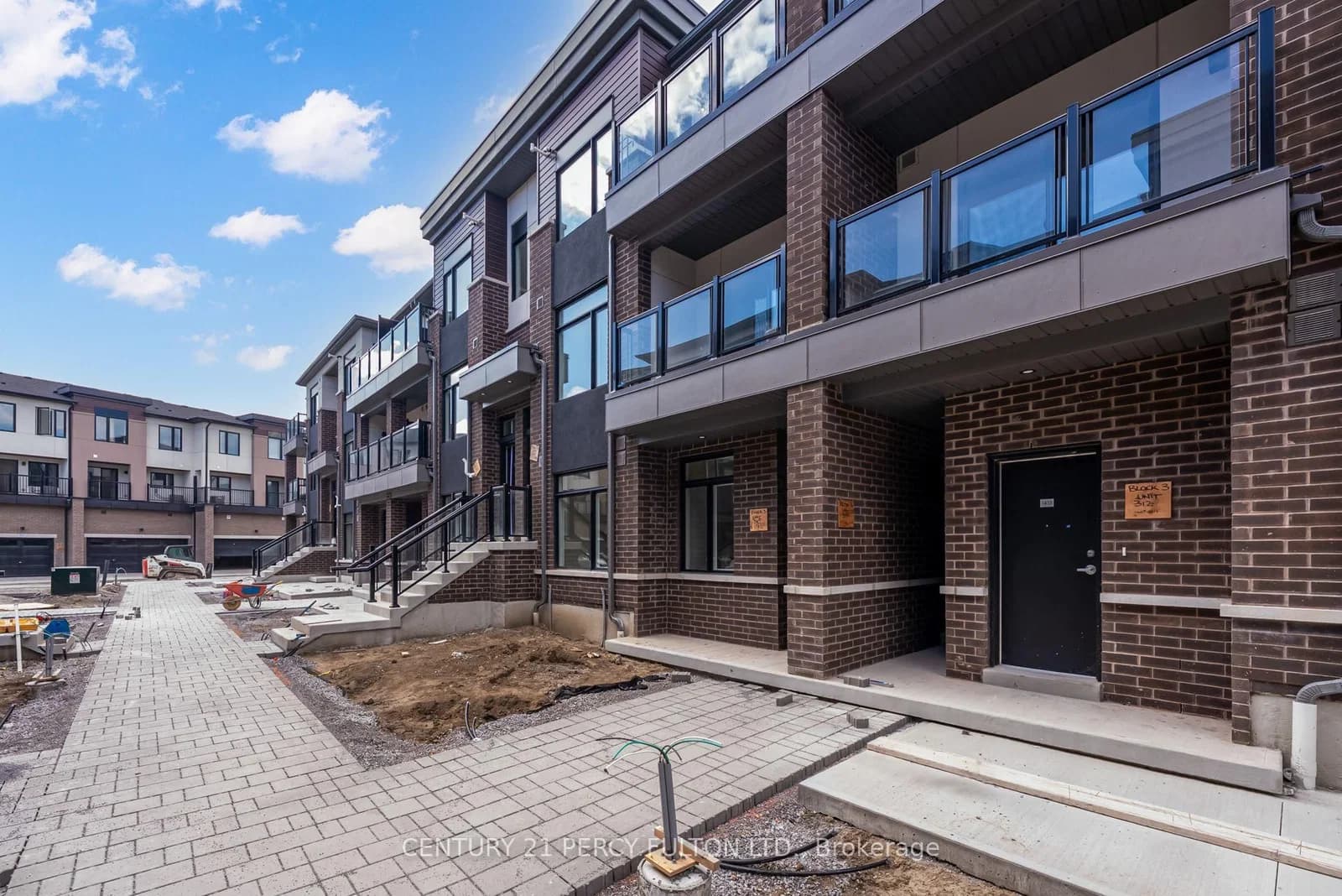 Dersan Street in Pickering · Duffin Heights — photo 2