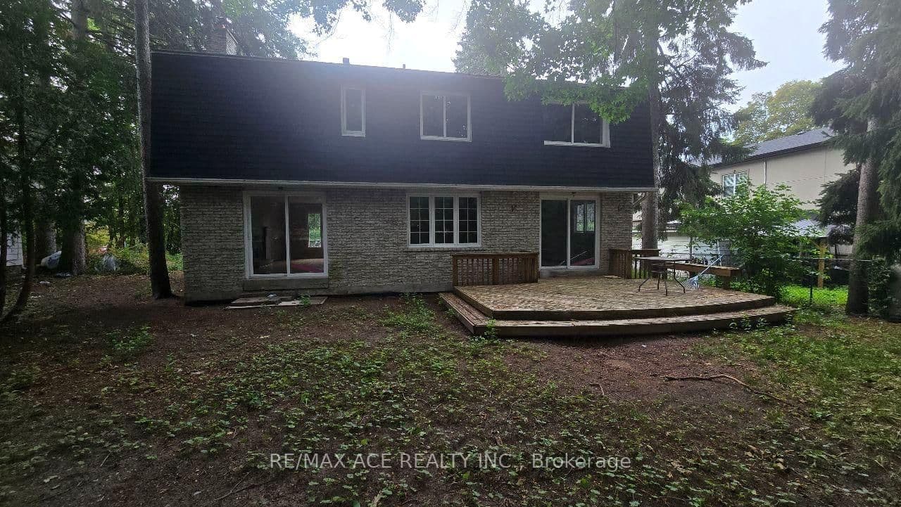 Kingston Road in Toronto · Highland Creek — photo 3