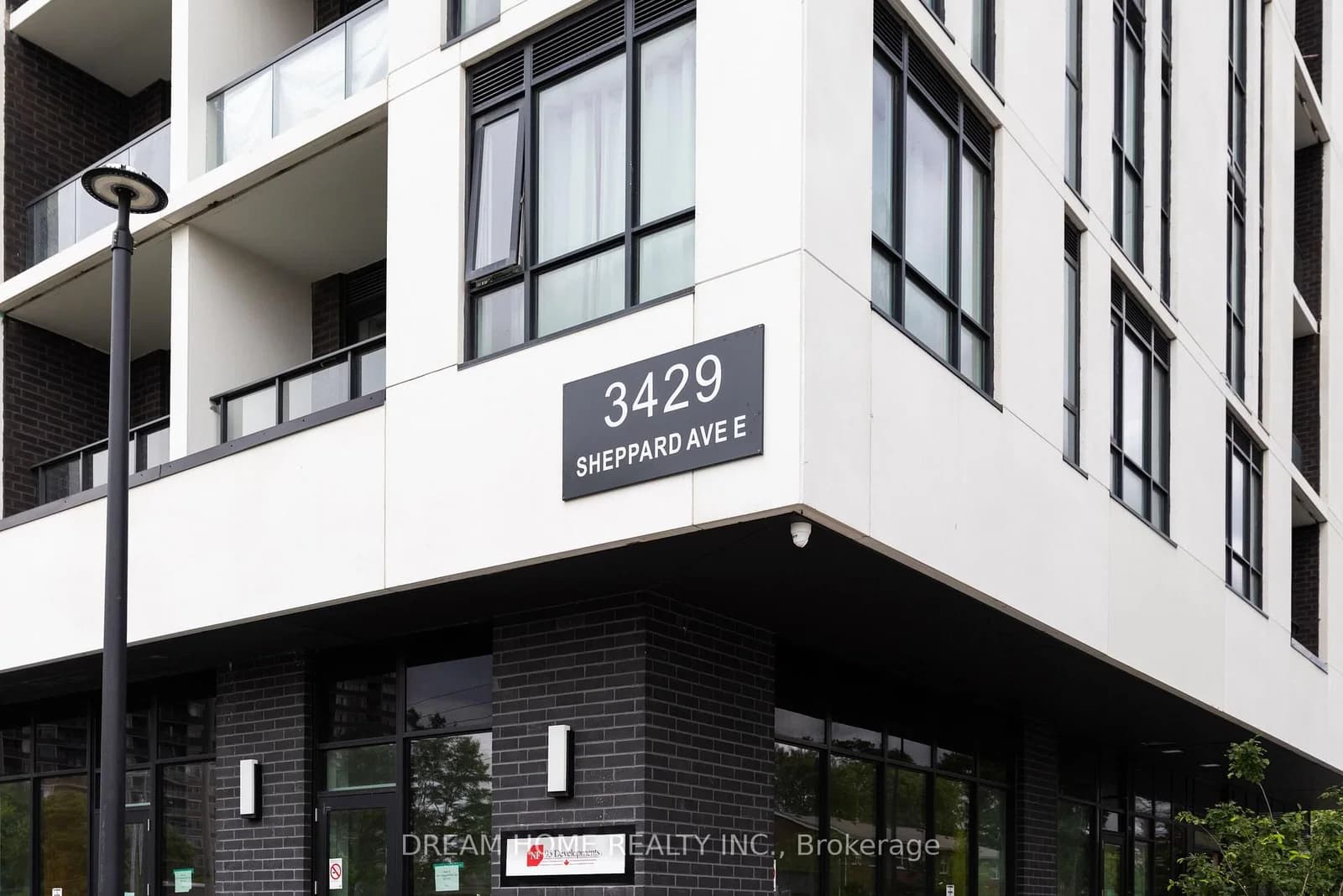 Sheppard Avenue in Toronto · Tam O'Shanter-Sullivan — photo 2