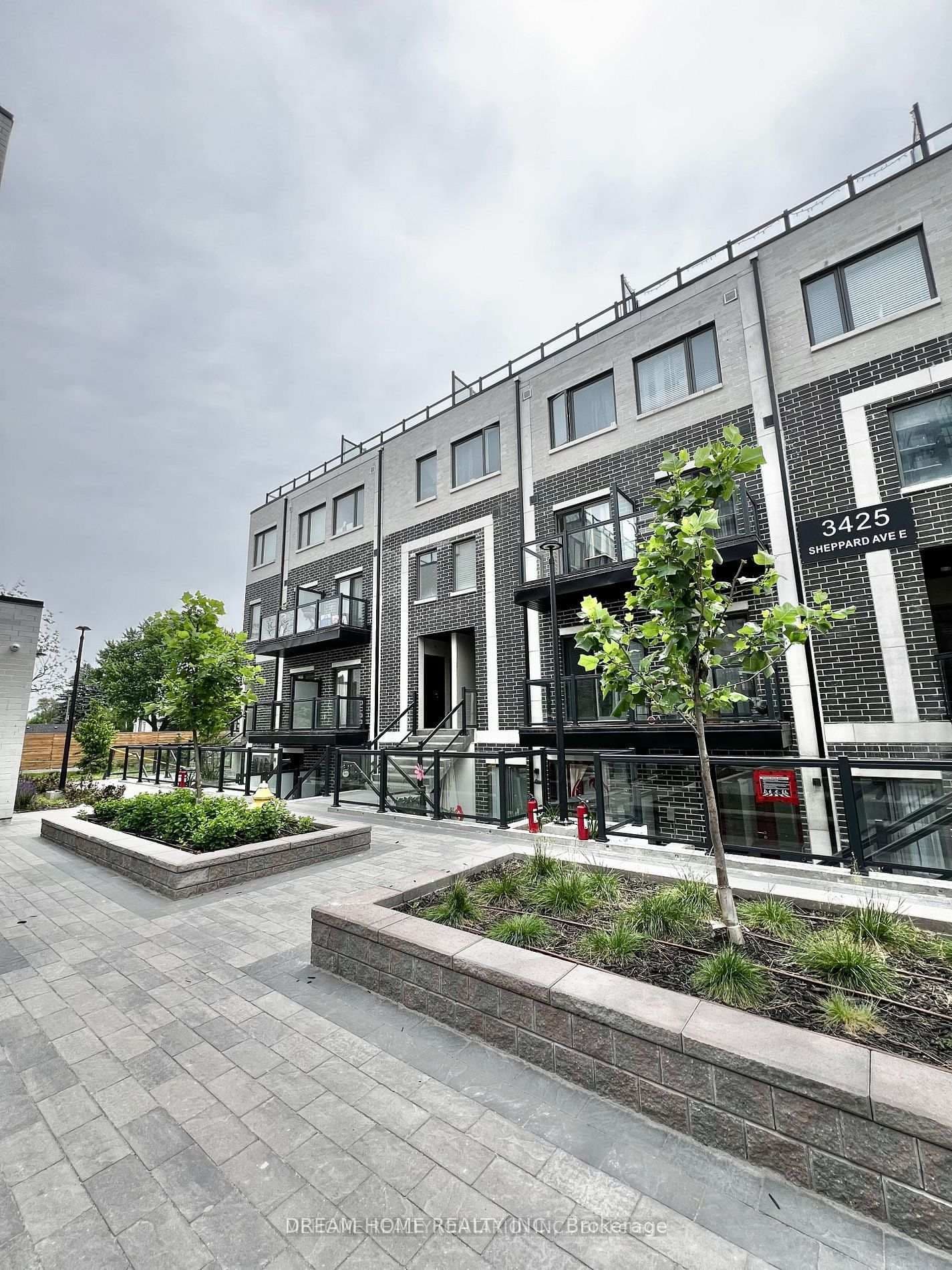 Photo of Sheppard Avenue-207 in Toronto · Tam O'Shanter-Sullivan