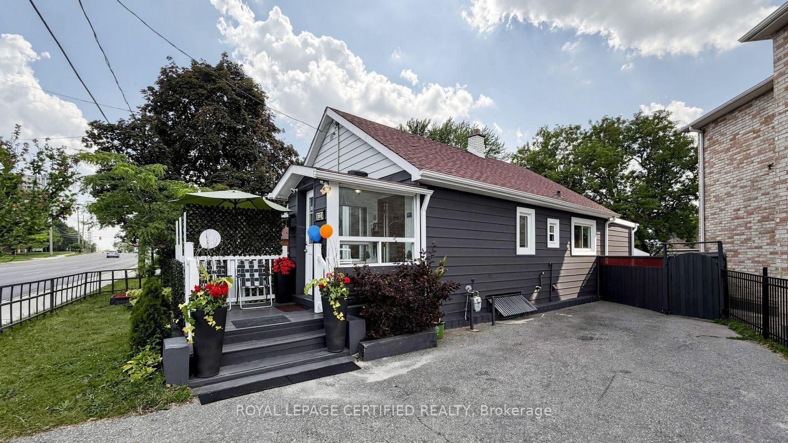 922A Danforth Road in Toronto · Kennedy Park — photo 2