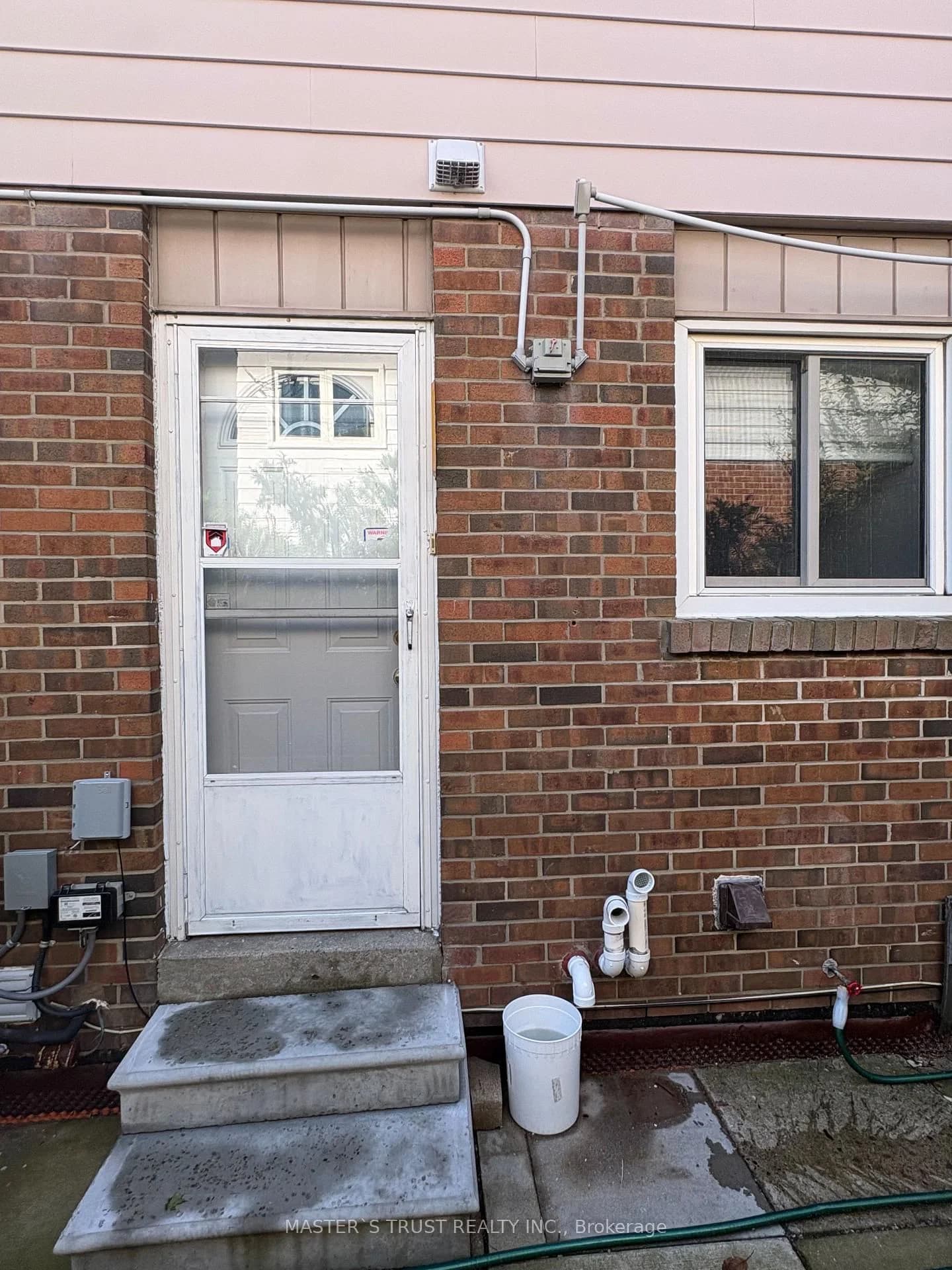 Hornshill Drive in Toronto · Agincourt North — photo 2