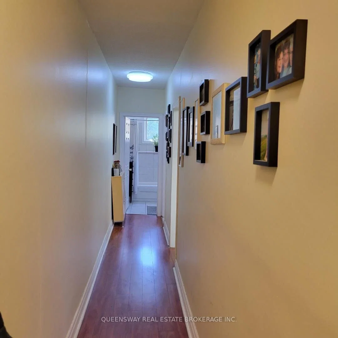 Danforth Avenue in Toronto · Blake-Jones — photo 3