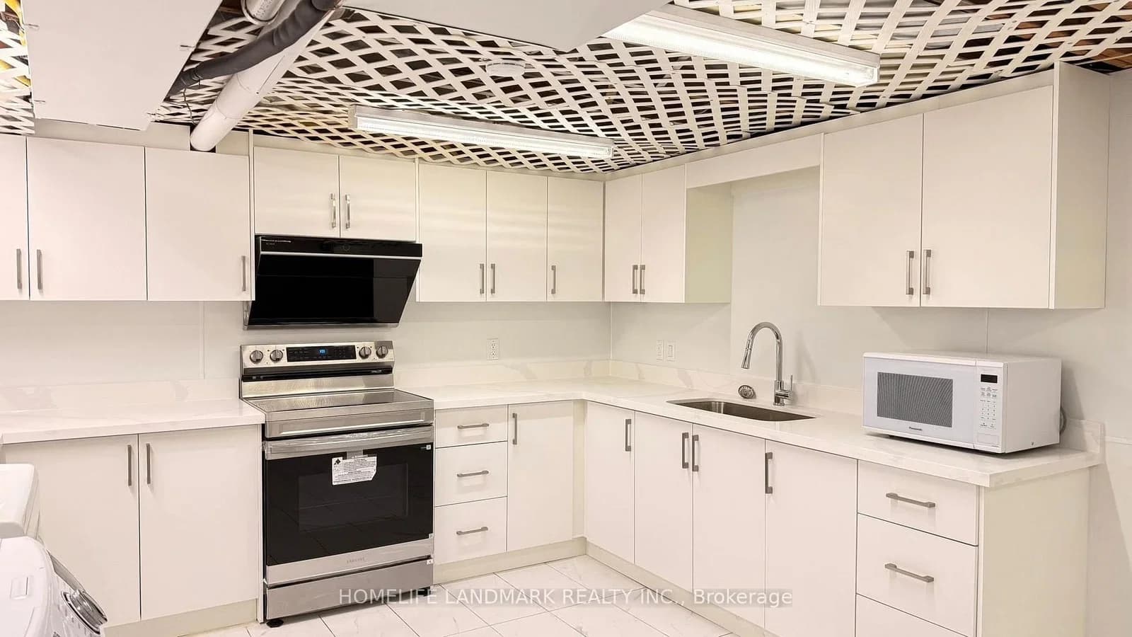 Kentish Crescent in Toronto · Agincourt South-Malvern West — photo 2