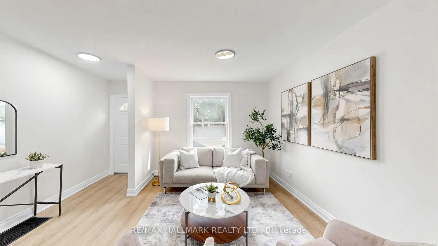 Queensdale Avenue in Toronto · Danforth Village-East York — photo 2