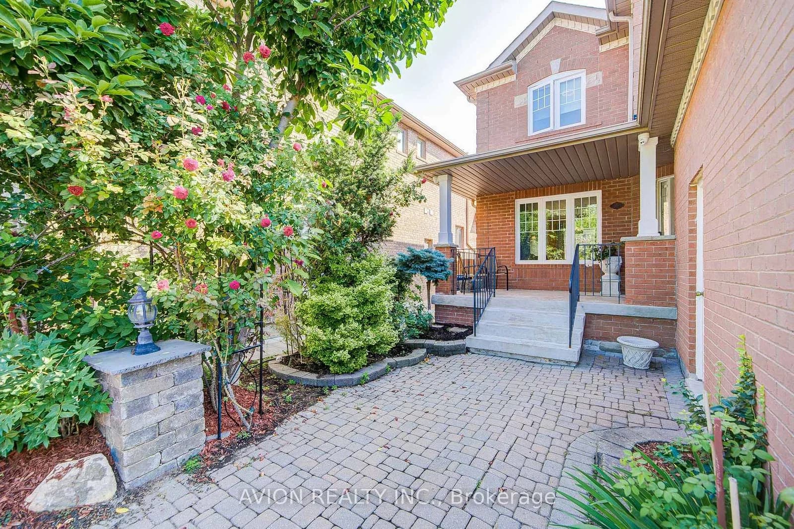 Stonebridge Boulevard in Toronto · L'Amoreaux — photo 3