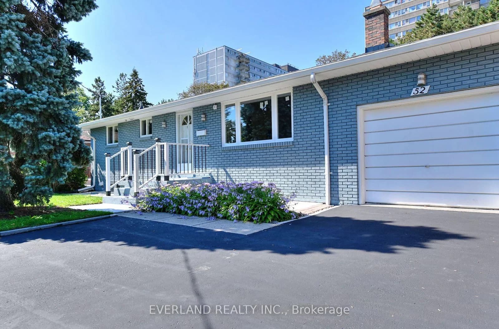 Photo of Fairglen Avenue in Toronto · L'Amoreaux