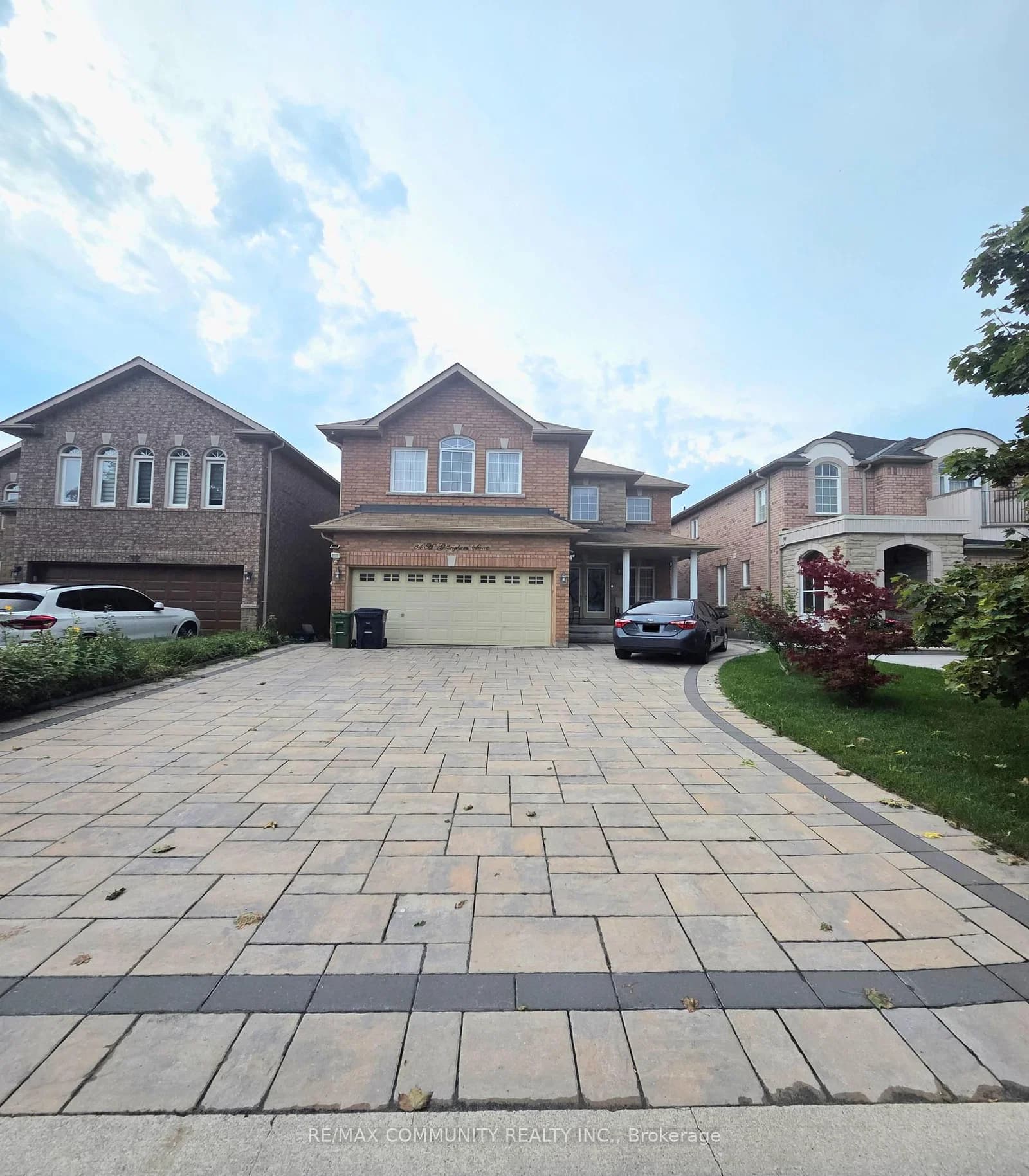 Gillingham Street in Toronto · Rouge E11 — photo 2