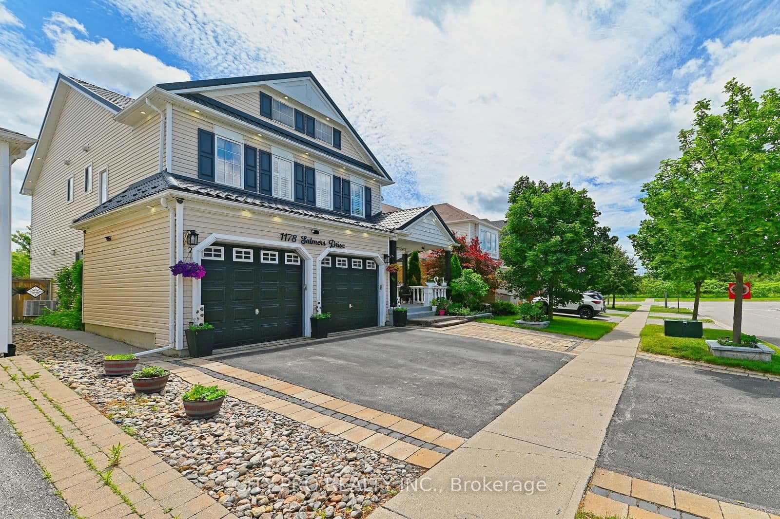 Salmers Drive in Oshawa · Taunton — photo 2