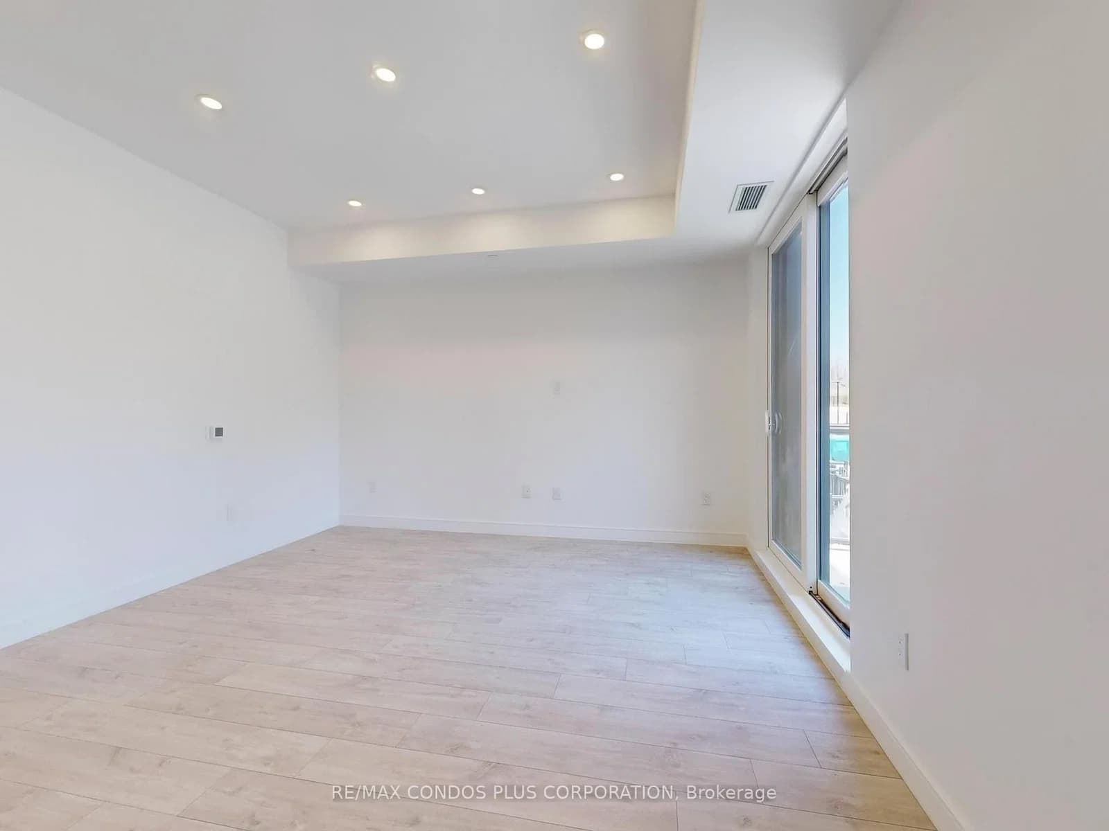 Clonmore Drive in Toronto · Birchcliffe-Cliffside — photo 3