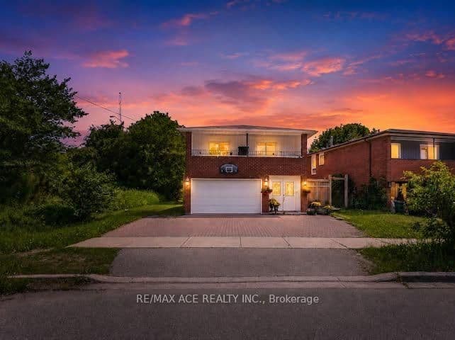 Photo of Nelson Street in Toronto · Woburn