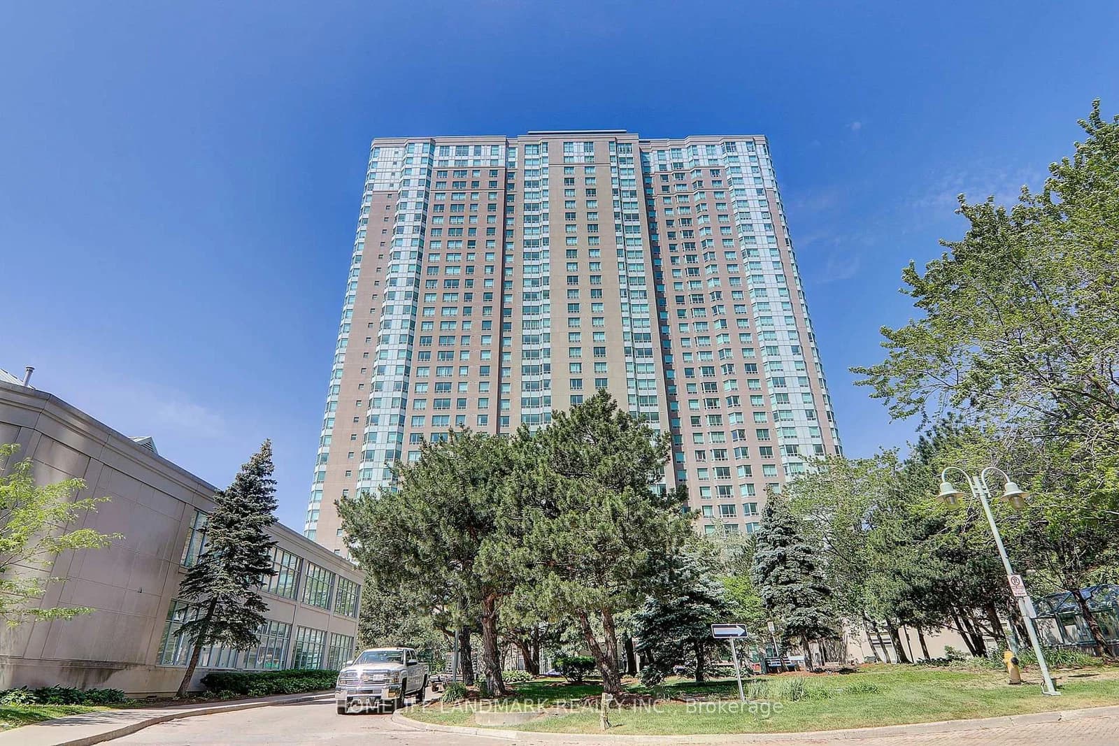 Corporate Drive in Toronto · Woburn — photo 2