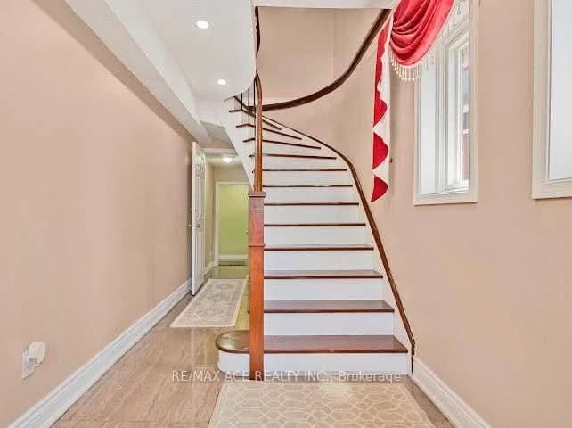 Nelson Street in Toronto · Woburn — photo 3