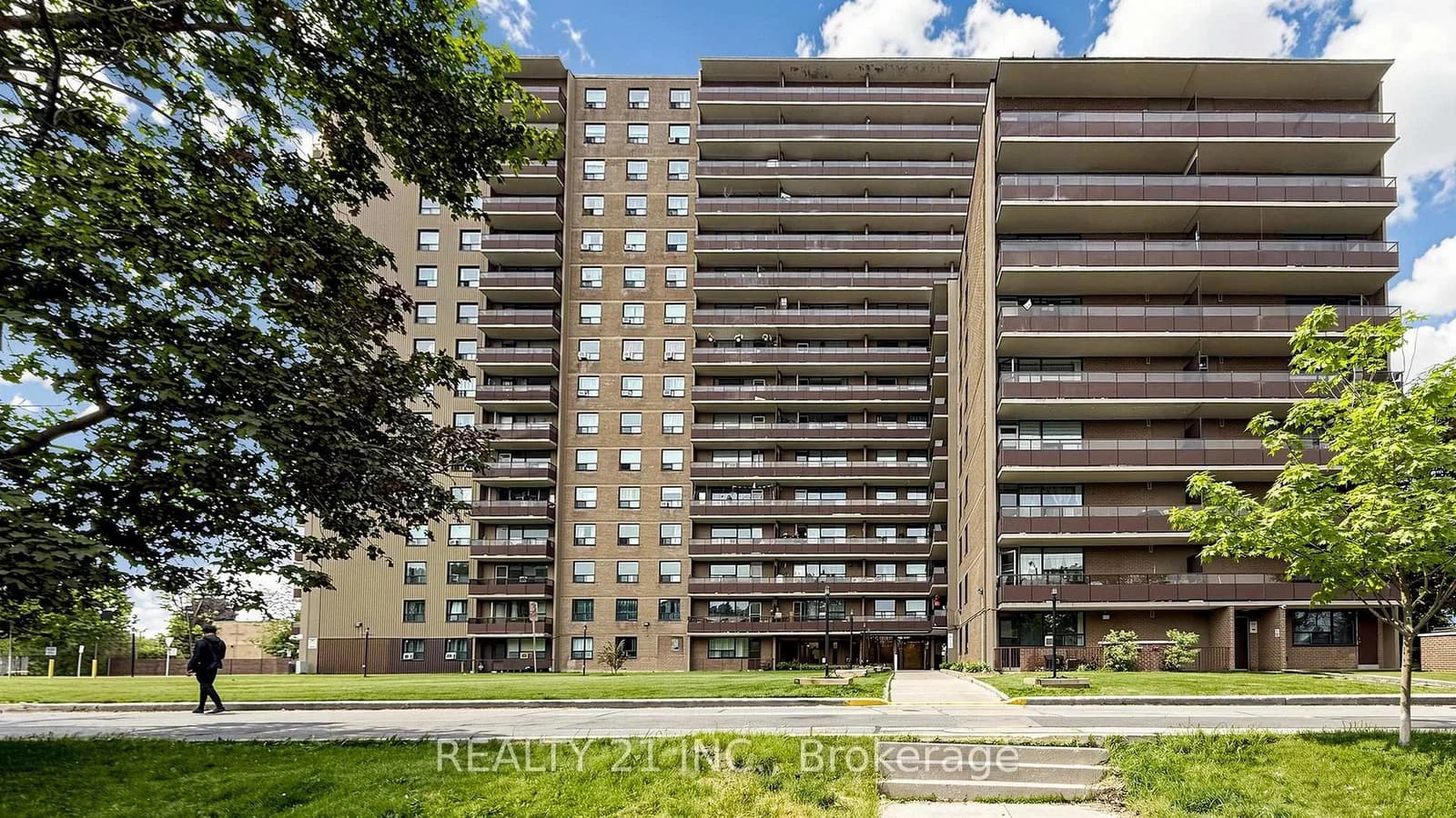 Markham Road in Toronto · Scarborough Village — photo 3