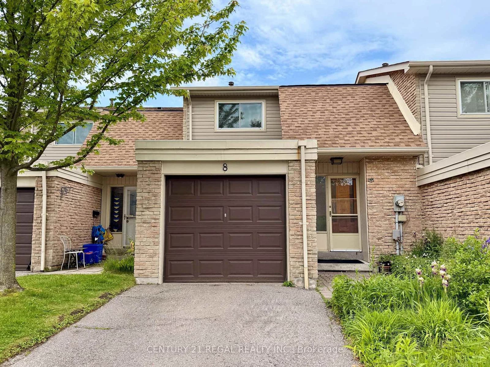 Photo of Chamberlain Court in Ajax · South West