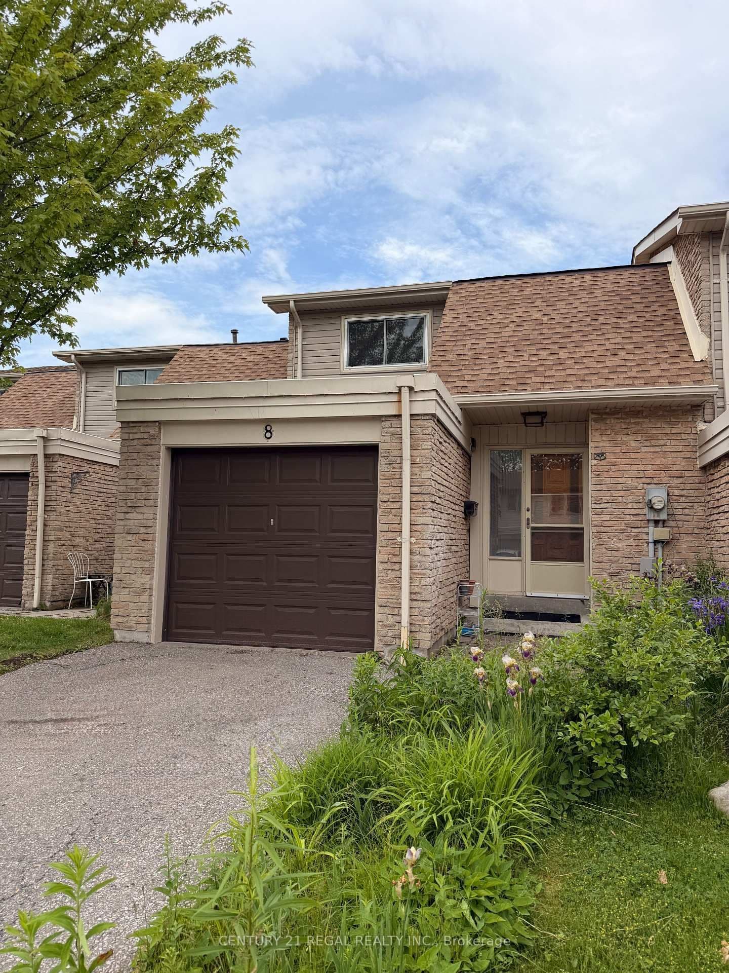 Chamberlain Court in Ajax · South West — photo 2