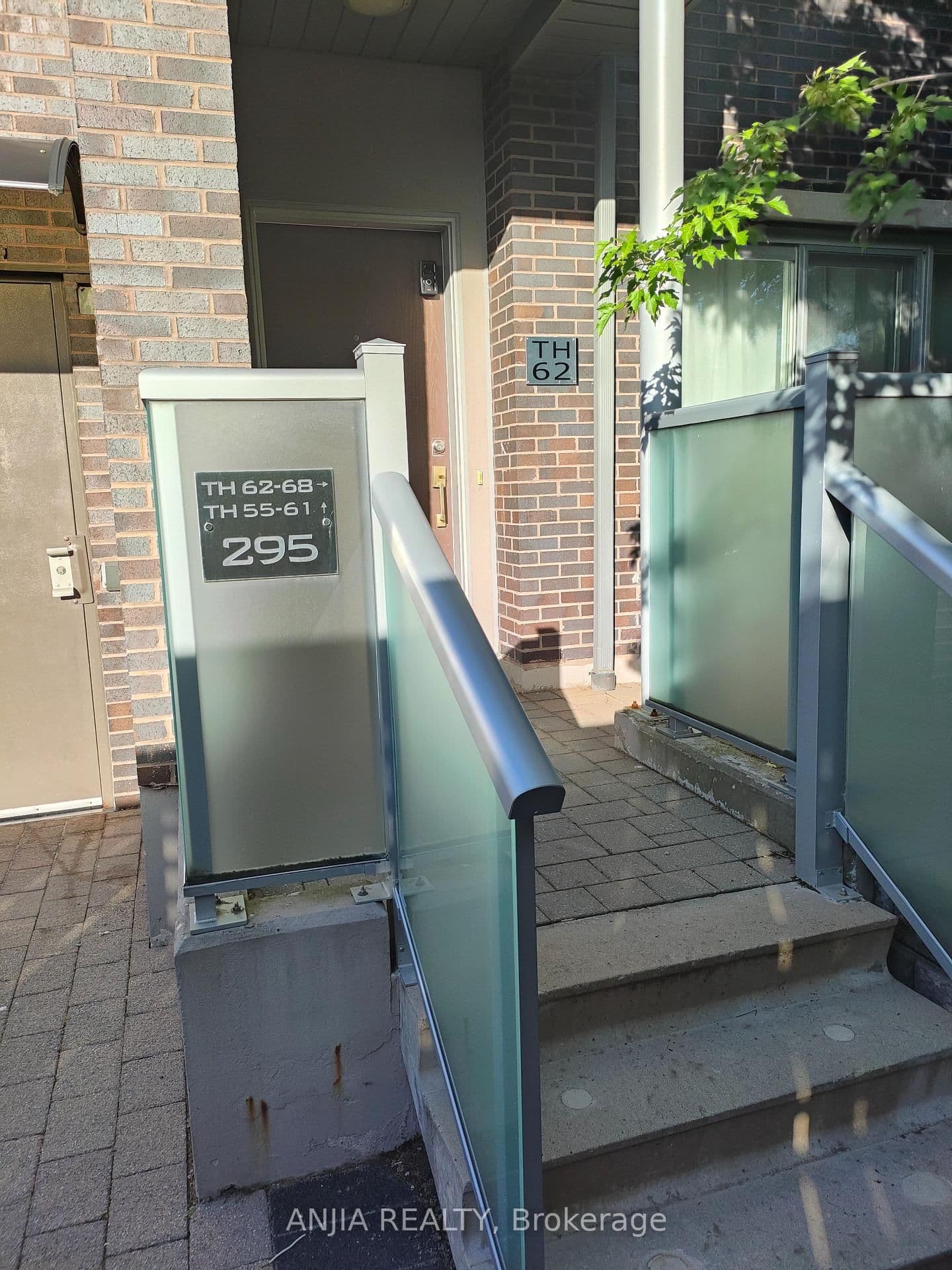 Village Green Square in Toronto · Agincourt South-Malvern West — photo 2