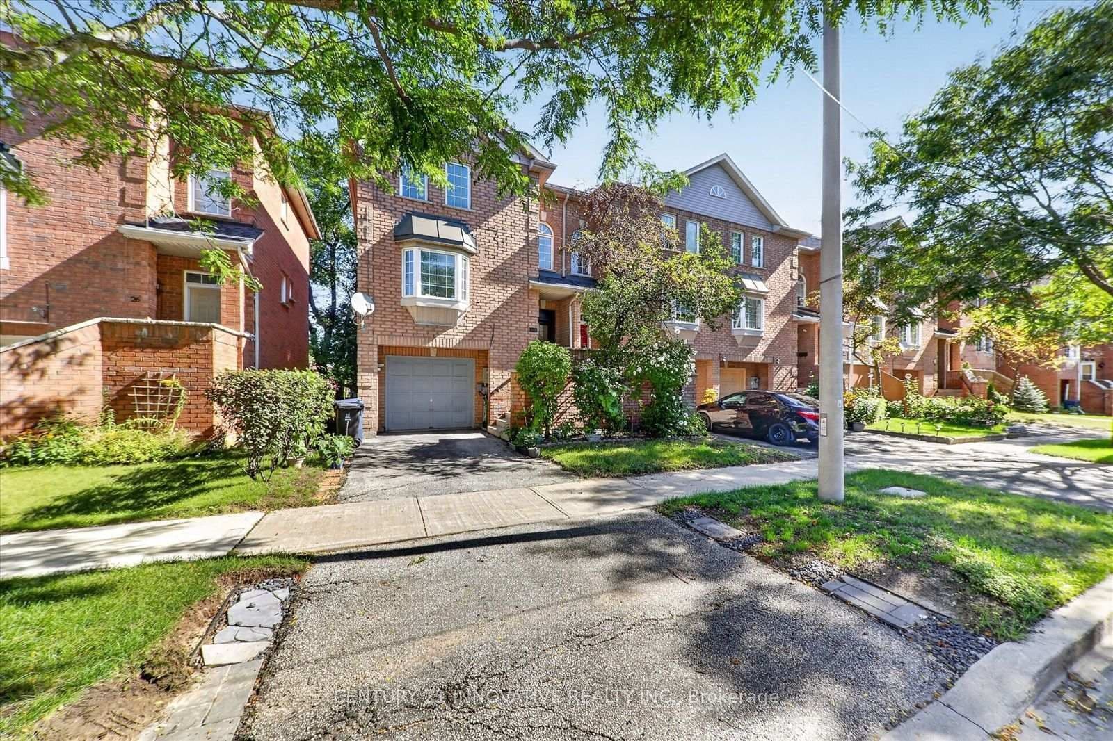 Eli Shackleton Court in Toronto · West Hill — photo 3