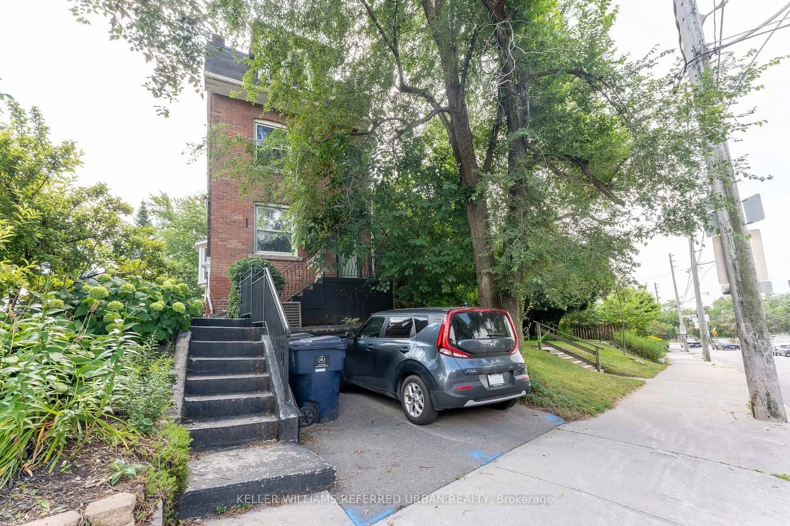 Photo of Kingston Road in Toronto · The Beaches