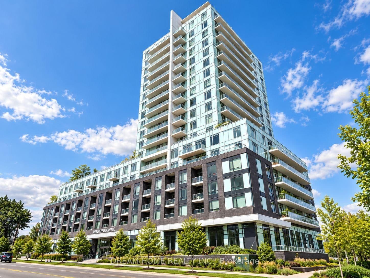 Photo of Sheppard Avenue in Toronto · Tam O'Shanter-Sullivan