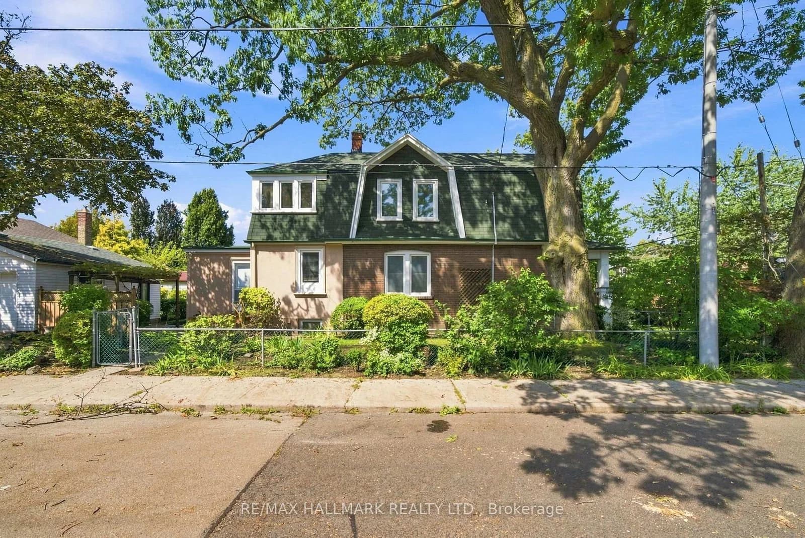Chisholm Avenue in Toronto · Woodbine-Lumsden — photo 2