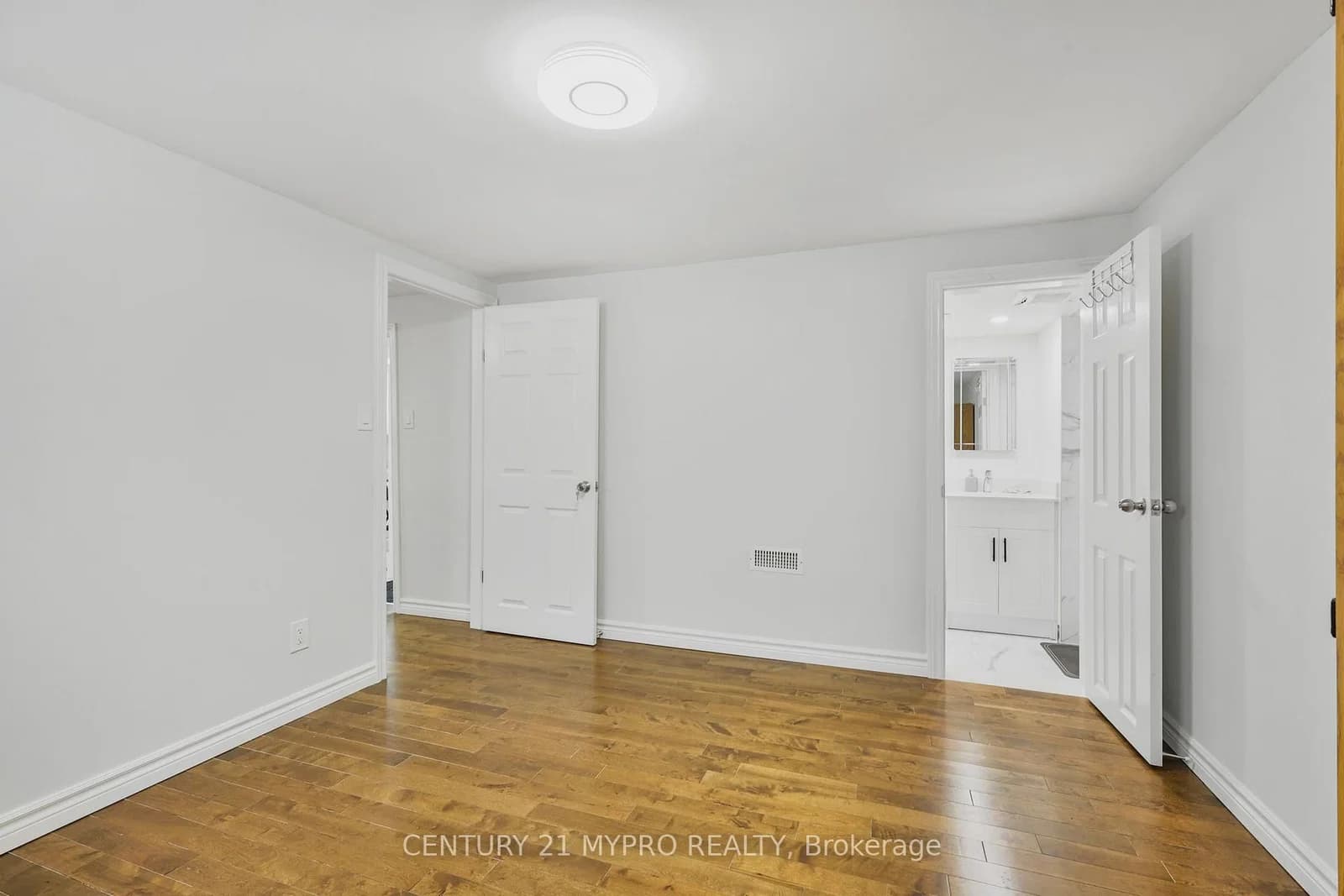 BSMT 351 Conant Street in Oshawa · Lakeview — photo 2