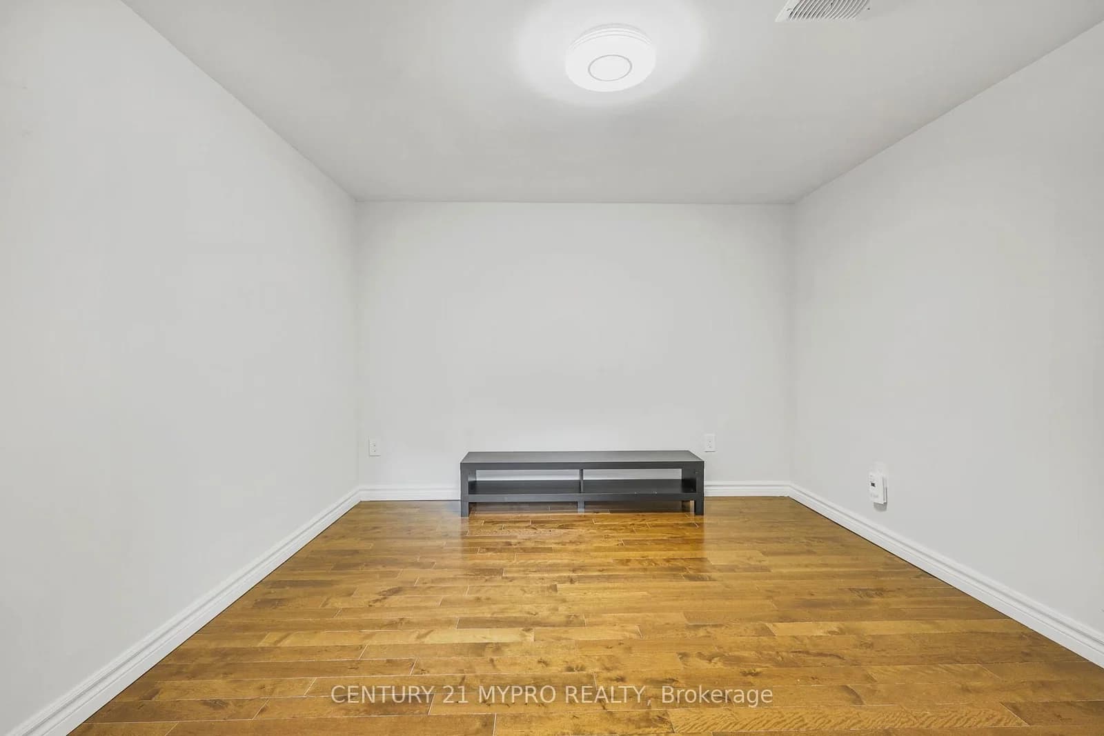 BSMT 351 Conant Street in Oshawa · Lakeview — photo 3