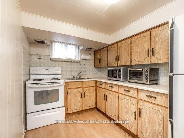 Kilgreggan Crescent in Toronto · Bendale — photo 2