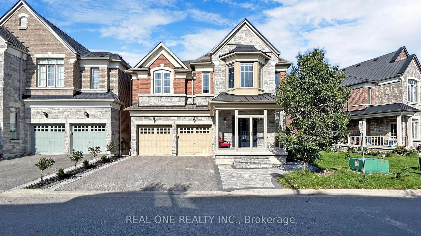Photo of Fairport Road in Pickering · Dunbarton
