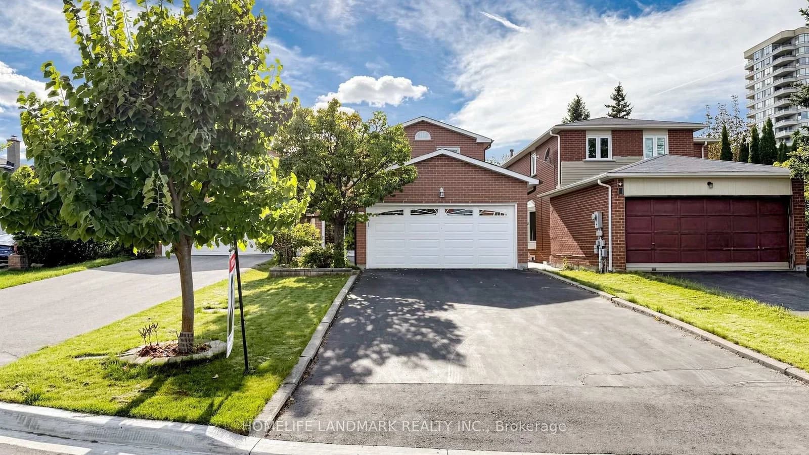 Montague Place in Toronto · Steeles — photo 2